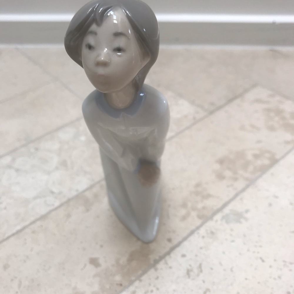 Lladro Kissing Girl